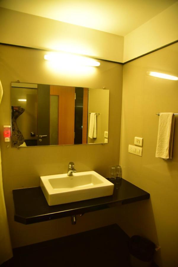 Hi 5 Hotel & Experience Nashik Exterior photo