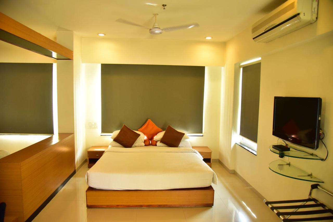 Hi 5 Hotel & Experience Nashik Exterior photo