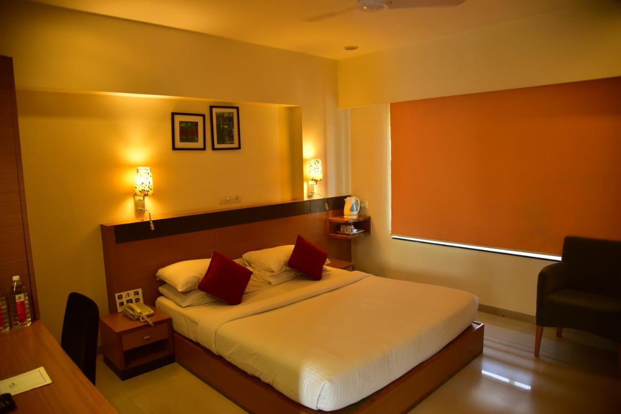 Hi 5 Hotel & Experience Nashik Exterior photo