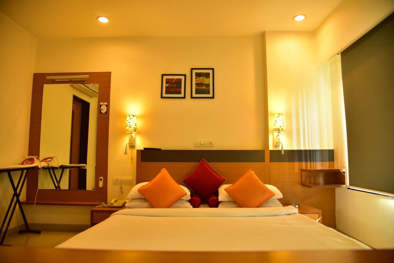 Hi 5 Hotel & Experience Nashik Exterior photo