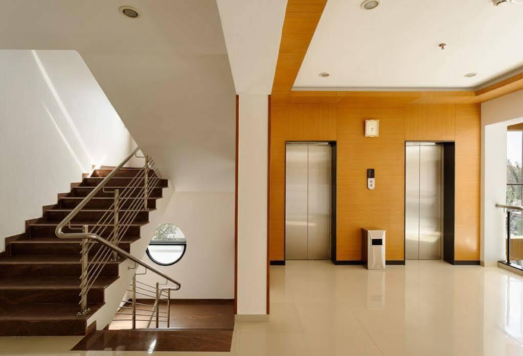 Hi 5 Hotel & Experience Nashik Exterior photo