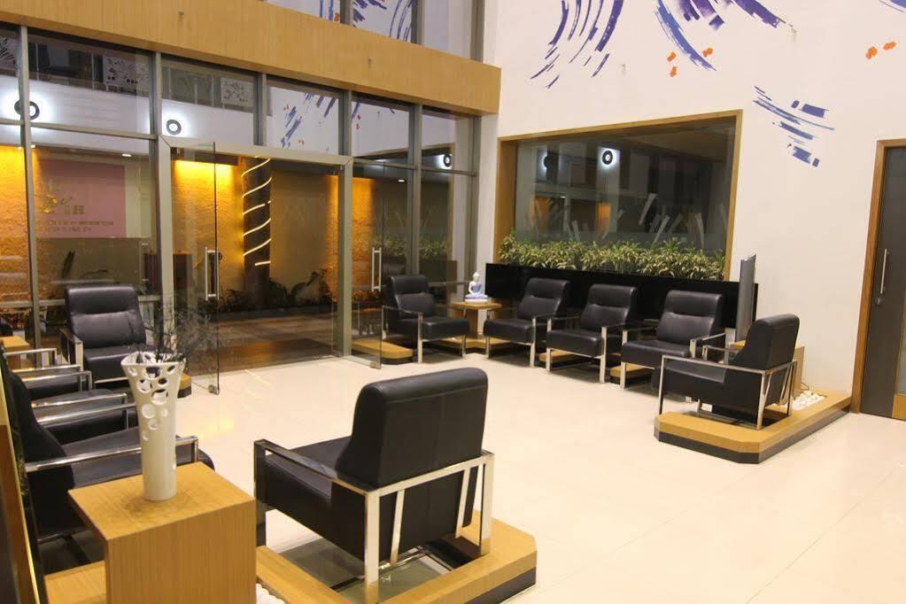 Hi 5 Hotel & Experience Nashik Exterior photo